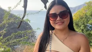 Beautiful tourist cheats on her husband with a stranger for money