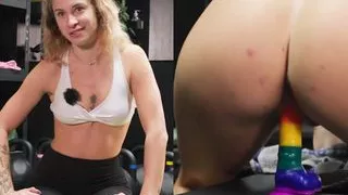 First-year students - Fit & sexy - Nina J loves it intensively in the gym