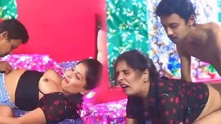 Bhabhi ke sath masti karte karte pel diya