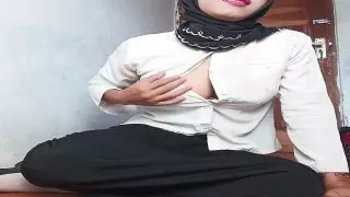 Indo Shemale Wearing Hijab Play Dildo Ass And Cum