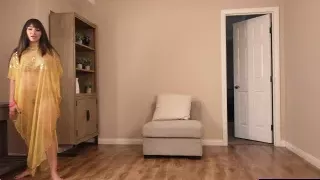 Arabic MILF seduces her Russian driver