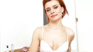 New MILF Miriam Sinn stretches out her pussy with a big toy