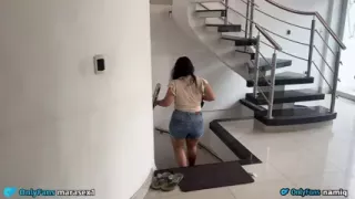 Saleswoman Fucks Stranger To Buy Her Milk