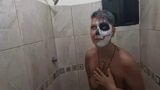 Washing off Halloween Face Paint with Pee & Cum in Mouth