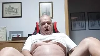 Otto Kn&ouml;fel masturbates vacuumcleanerfucker