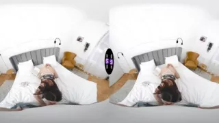 Dude satisfies the cutie's hunger - TeenMegaWorld