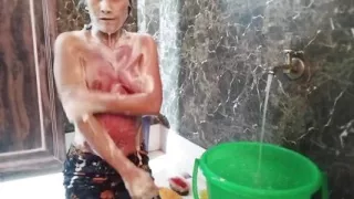 Muslim girl ka hua bathroom mms viral video