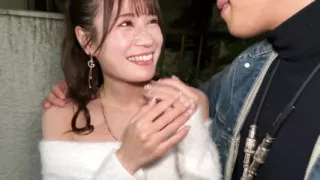 Part 1 Slender Body Glimpsed Through an off-the-shoulder Dress...the Best of the Cute and Beautiful Types!