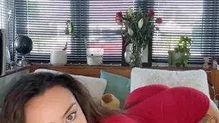 College teen with huge ass striptease