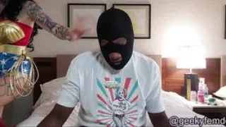 Wonder Woman Cosplayer Catch a Creep Perving