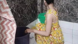 Nahati hui step sister ka MMS bna liya