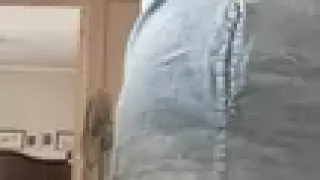 stepmom cooking and peeling potatoesƴ