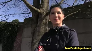 Schwarzhaarige beim POV Sex