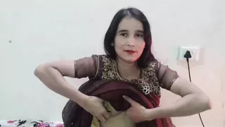 Step sister ka bathroom me paint khol kar choda