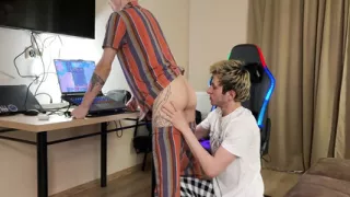 Distracted the Guy From the Game, Gave the Twink a Rimming, Fucked His Tight Asshole Part 1