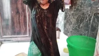 Step sister nha rhi thi mms video bna liya