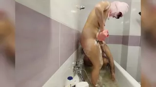 Amateur couple taking a shower, hairy pussy wife, big tits, big ass. Sexy amateur wife shaving her hairy pussy.