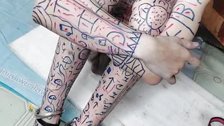 The screen pen writes clowns and dances.