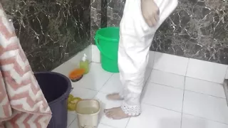 College girl ka bathroom MMS video viral