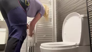 Masturbate Secret with Bottle and Squirt in Public Toilet