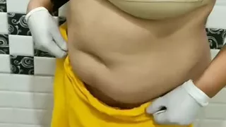 Desi bhabhi is not asking to leave in the bathroom.