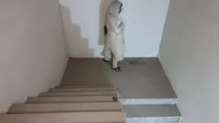 Girlfriend ki Khala ko choda-Late Night Gifting Date On stairs????