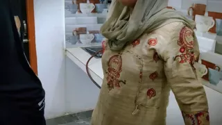 Punjabi pussy ko mara lund se kitchen mein aur mera lund khass hua.
