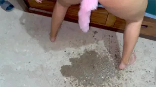 I fuck this foxy who dressed the way she likes to get fucked until she pees