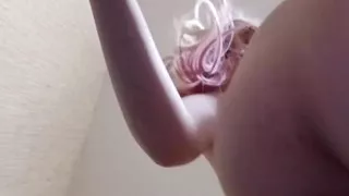 Elza Kom sits down with her ass on your face, rejoice