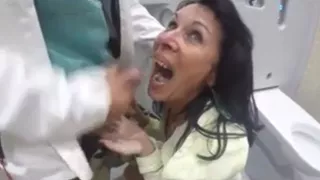 je fais baiser ma chienne dans les chiottes d une aire de repos