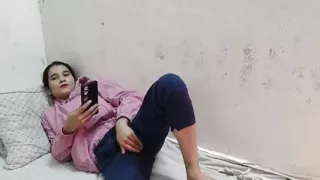 Soyi hui step sister ko Kapde utar kar chod diya