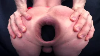 Young round ass spreads her hole