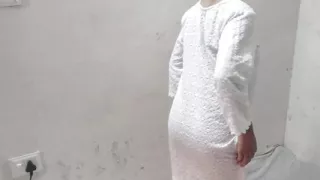 Ghar me akeli baithi step sister ko jabar dasti pel diya