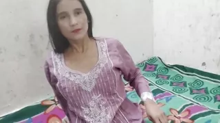 Akele dekh kar step sister ko jabar dasti pel diya