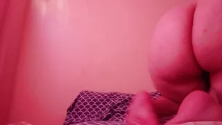 Webcam slut fucks a huge dildo