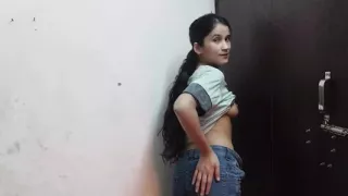 Cute girl ka bathroom MMS viral video