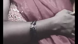 Desi mature aunty open bra...