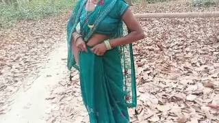 desi bhabhi urineing in the jungle