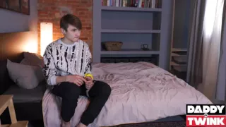 DADDYONTWINK Ass Wrecker Den Fitness Splits Open Adam Keller