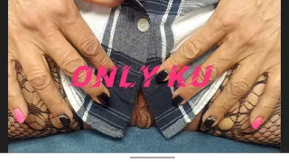 Ku masturbates in close-up her beautiful, large and monstrous vagina with long???? lips