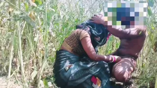 Bengali husband left his wife in the jungle and made her pregnant.desi dehati bhabho ko bhaiya ne gaon ke khet mo bur pela.hindi viral sex video