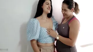 Invita A A Tomar Un Cafe Y Terminan Chapandose Sus Tetas Y Dandole Dedo En Su Pussy - Historia Completa - Porno En Espanol 12 Min - Candy Rouse, Mujer Caliente And Big Pussy