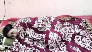 Soyi hui chachi ko akele dekh kar pel diya