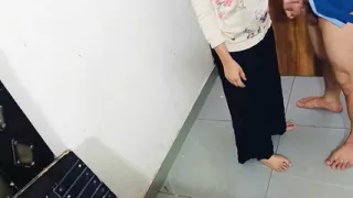 Little step sister ko paise dekar jabar dasti pel diya