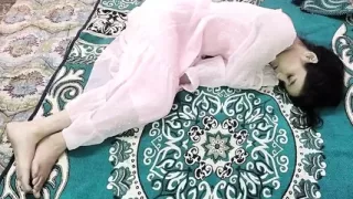 Padosi ke ghar me ghus kar jabar dasti chod diya