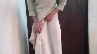 Step daughter ko ghar me band kar ke pel diya