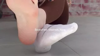 The mess on my feet and on the floor, you have to clean..!