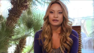 Natalia Rhodes a horny woman of Latin origins gets her pussy