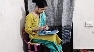 Medam ji ko jabar dasti doodh daba kar pela