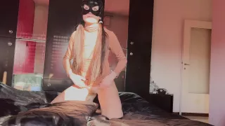 Lara Manara - Attenzione Sta Salendo Tua Moglie! Muoviti A Sborrare E Rivestiti (citofona, Telefona, Messaggi)